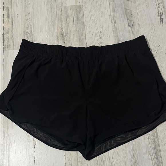 Athleta Mesh Racer Run 4” Shorts Size XL - Picture 6 of 11